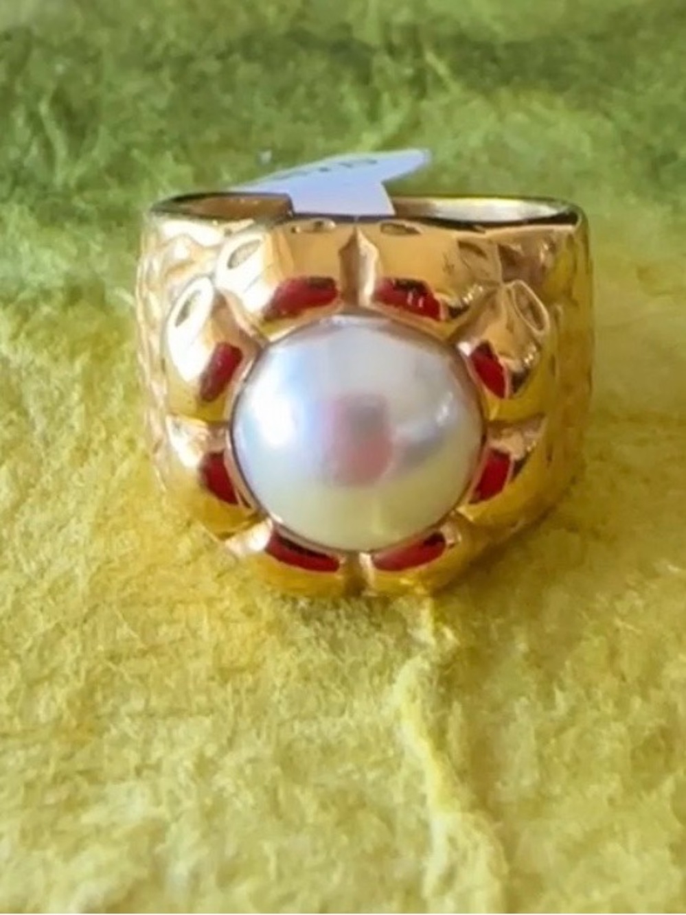 Elegant Gold and Pearl Ring - Picture 3 of 5